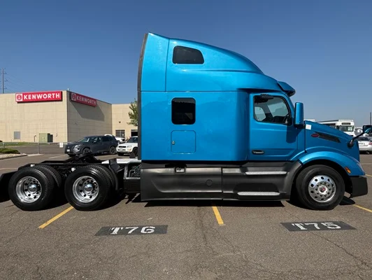 2022 Peterbilt 579 in Denver, CO — photo 4