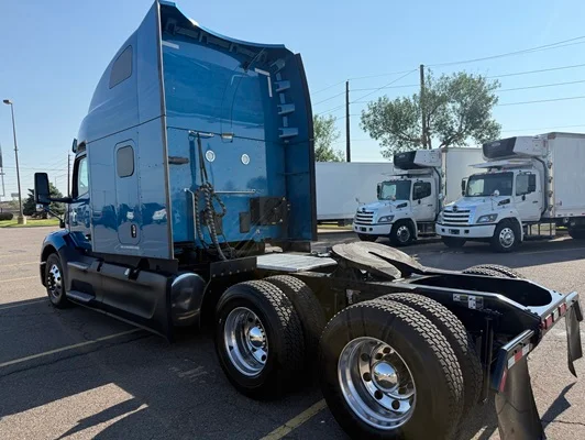 2022 Peterbilt 579 in Denver, CO — photo 11
