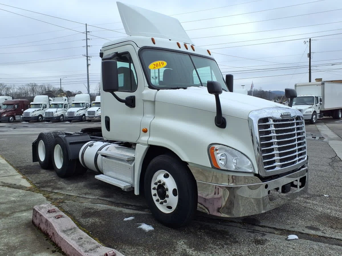 2019 Freightliner Cascadia in Knoxville, TN — photo 3