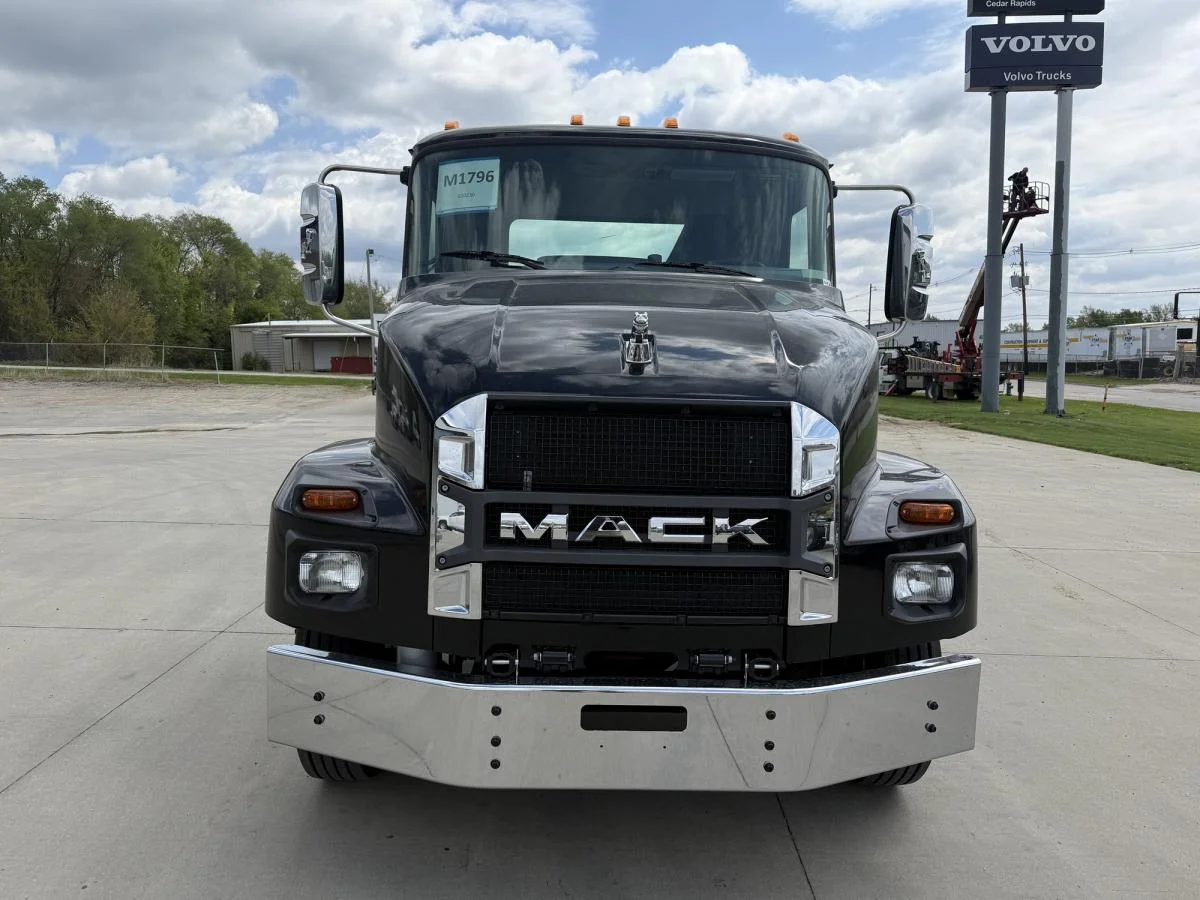 2027 Mack in Cedar Rapids, IA — photo 8