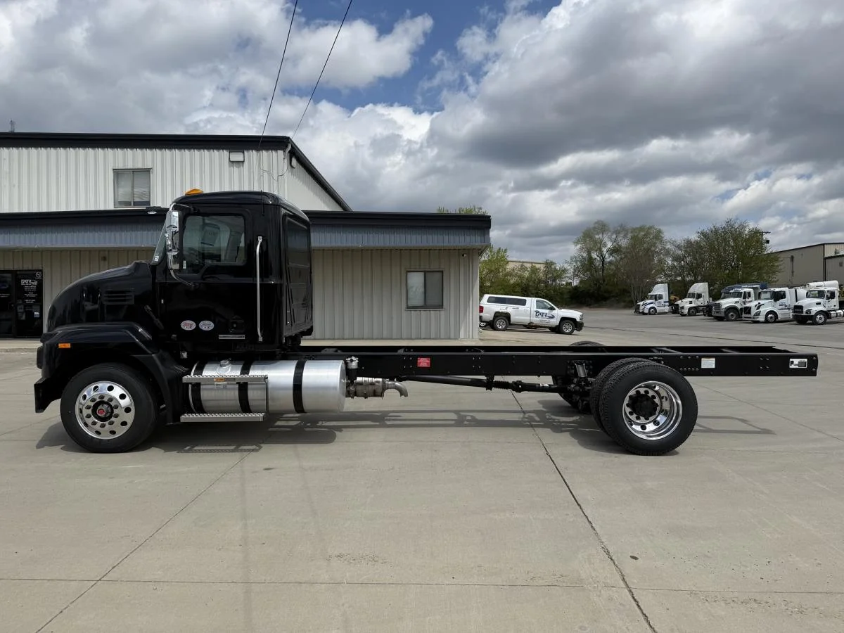 2027 Mack in Cedar Rapids, IA — photo 2