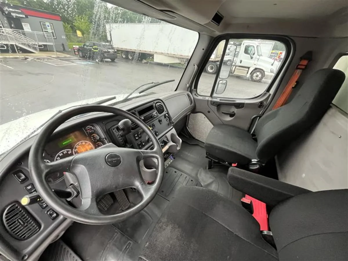 2019 Freightliner M2 106 in Beltsville, MD — photo 8