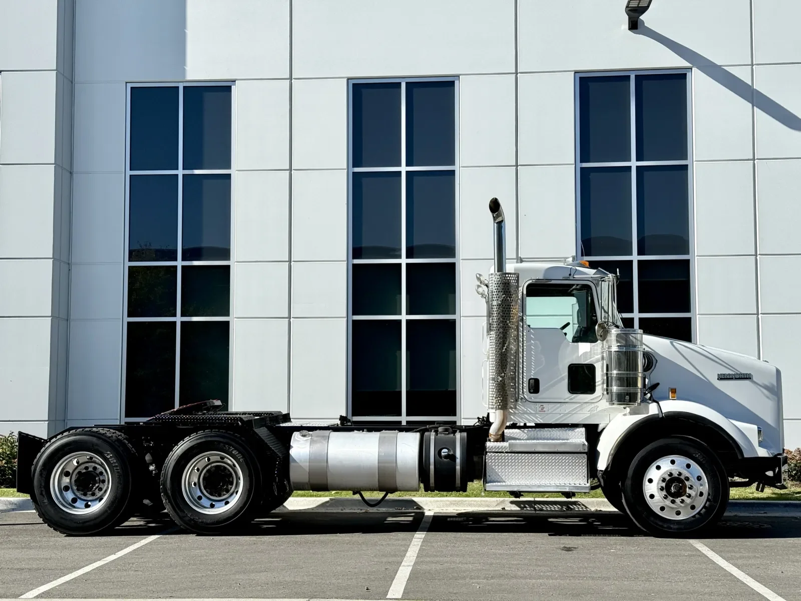 2019 Kenworth T800 - image 3