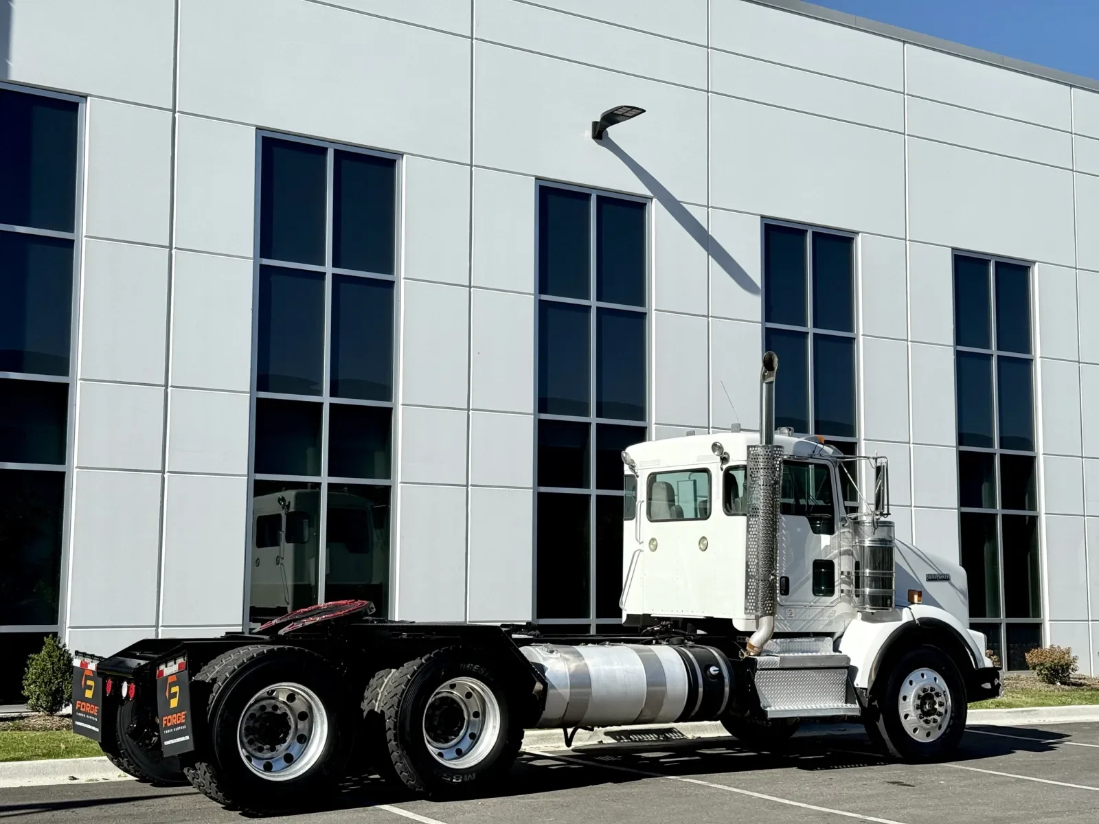 2019 Kenworth T800 - image 5