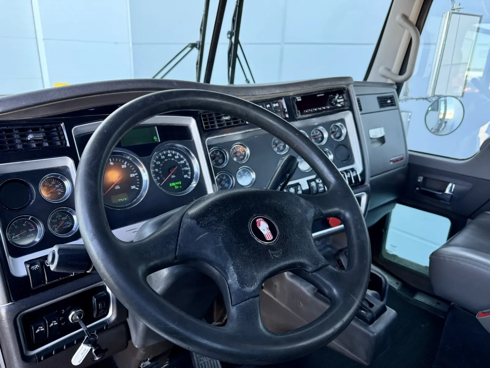 2019 Kenworth T800 - image 15