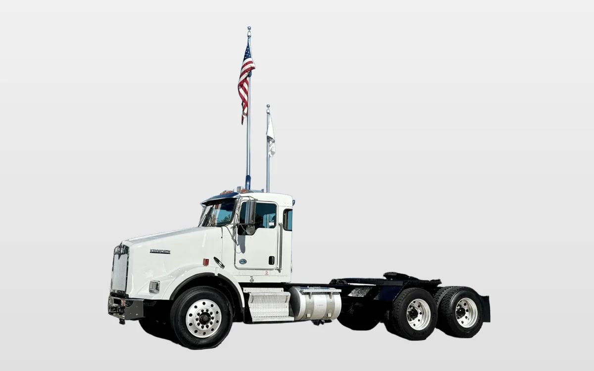 2019 Kenworth T800 - image 1