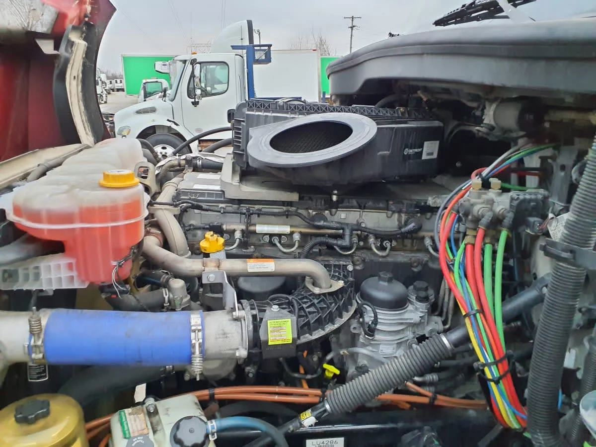 2020 Freightliner Cascadia - image 9