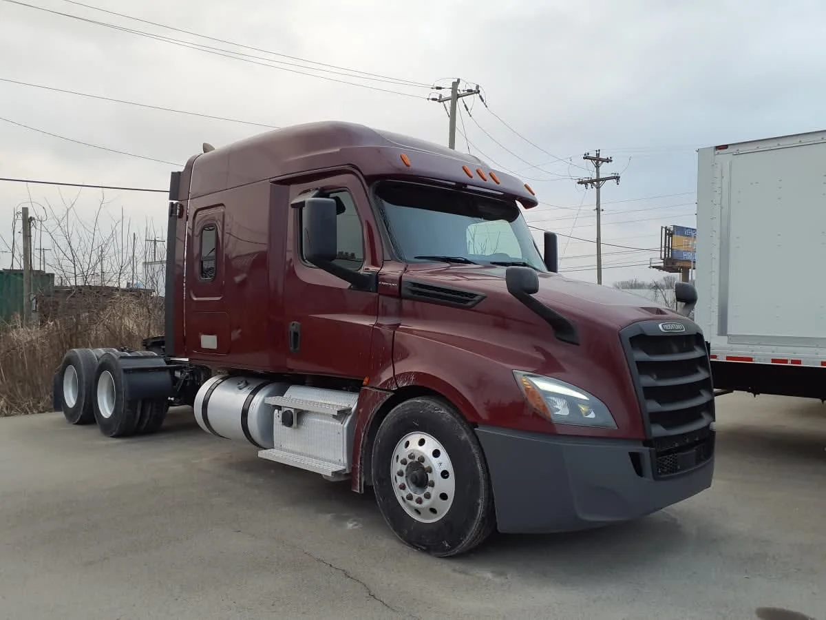2020 Freightliner Cascadia - image 3