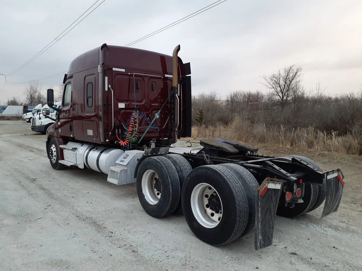 2020 Freightliner Cascadia - image 6