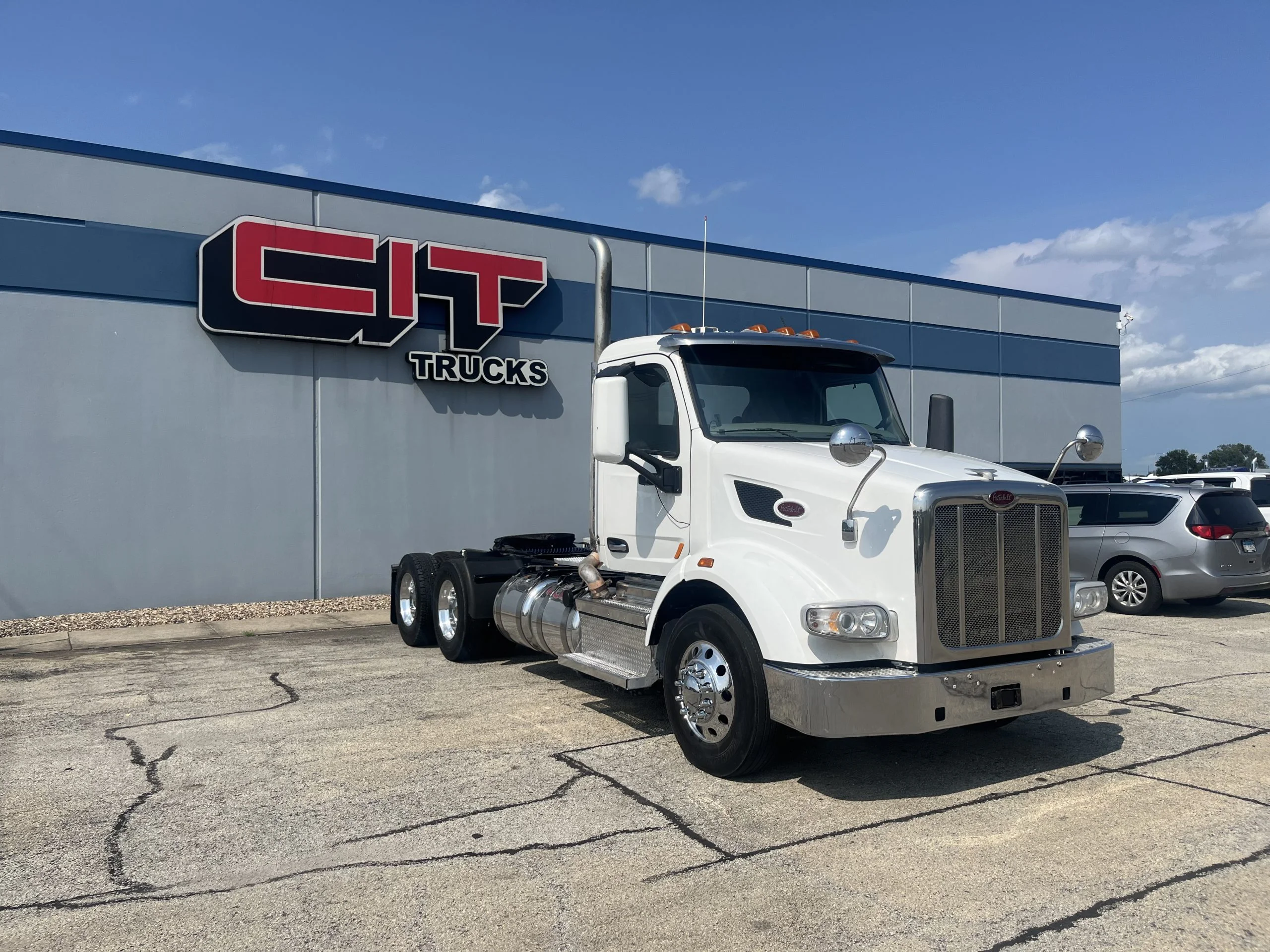 2020 Peterbilt in Springfield, IL — photo 3