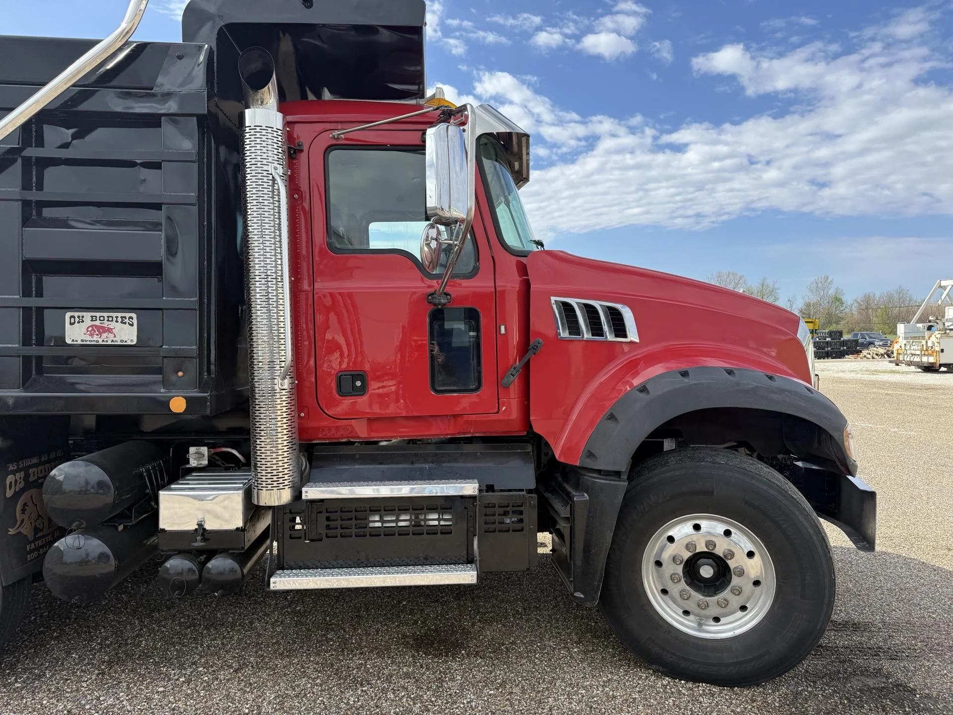 2019 Mack Granite - image 3