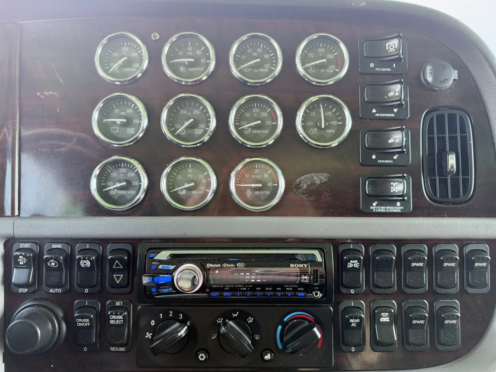 2019 Peterbilt 389 - image 18