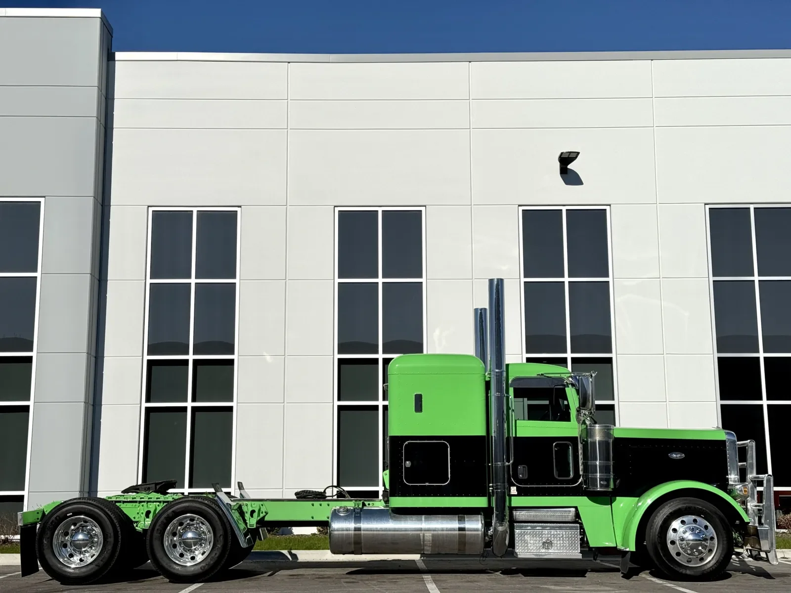 2019 Peterbilt 389 - image 3