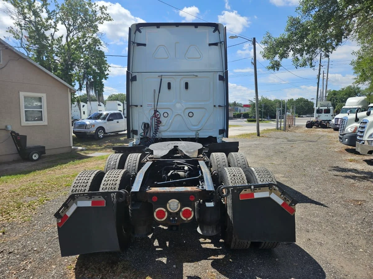 2022 Freightliner Cascadia in Orlando, FL — photo 5