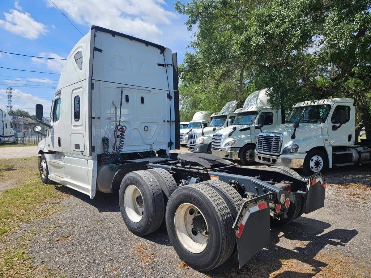2022 Freightliner Cascadia in Orlando, FL — photo 6
