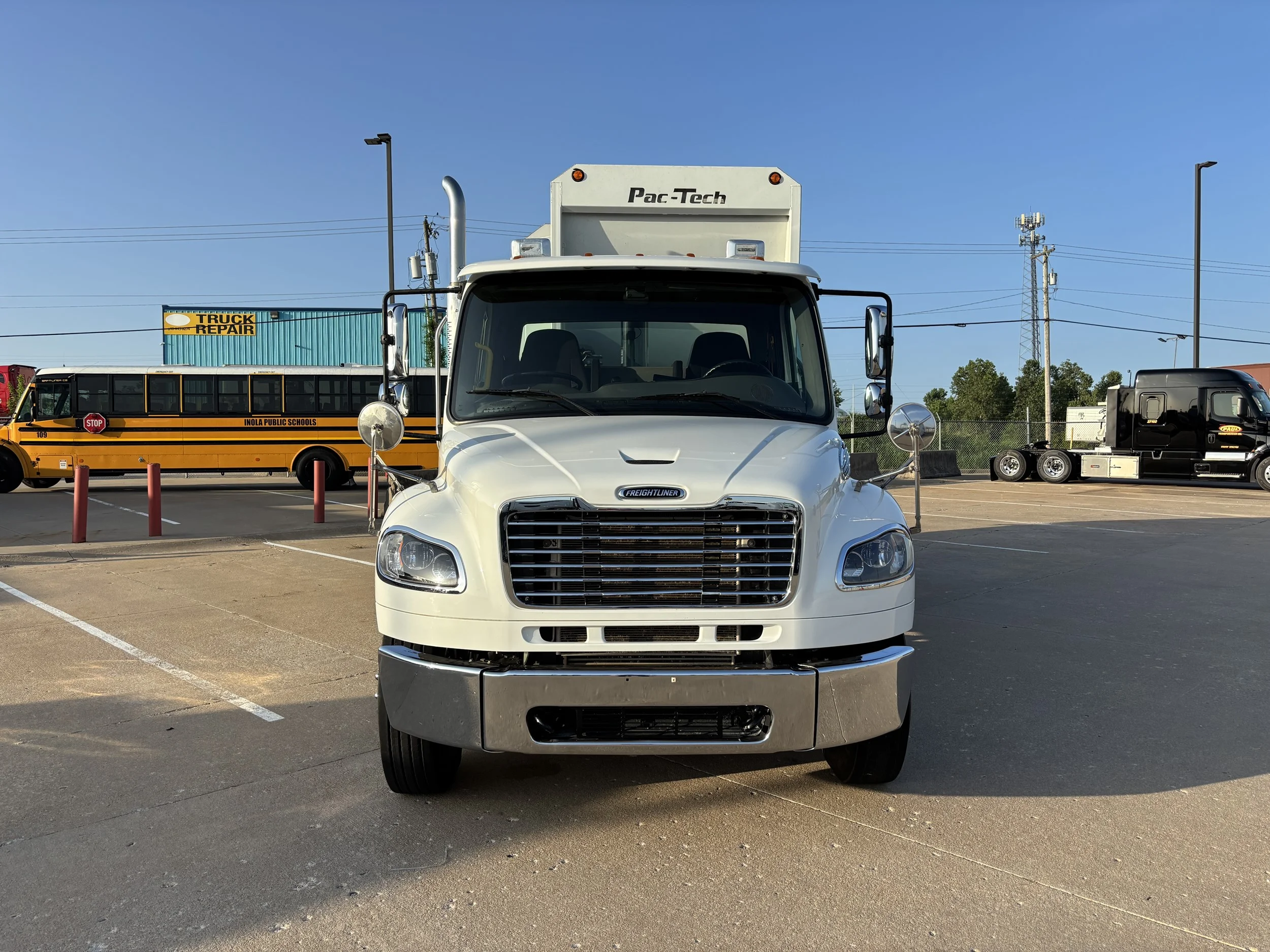 2023 Freightliner — photo 2