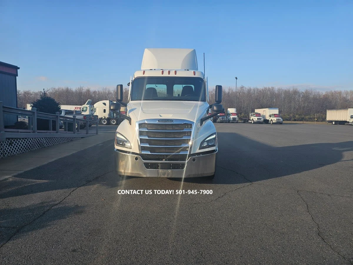 2021 Freightliner Cascadia in North Little Rock, AR — photo 2