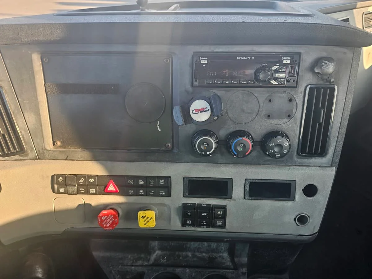 2021 Freightliner Cascadia in North Little Rock, AR — photo 11