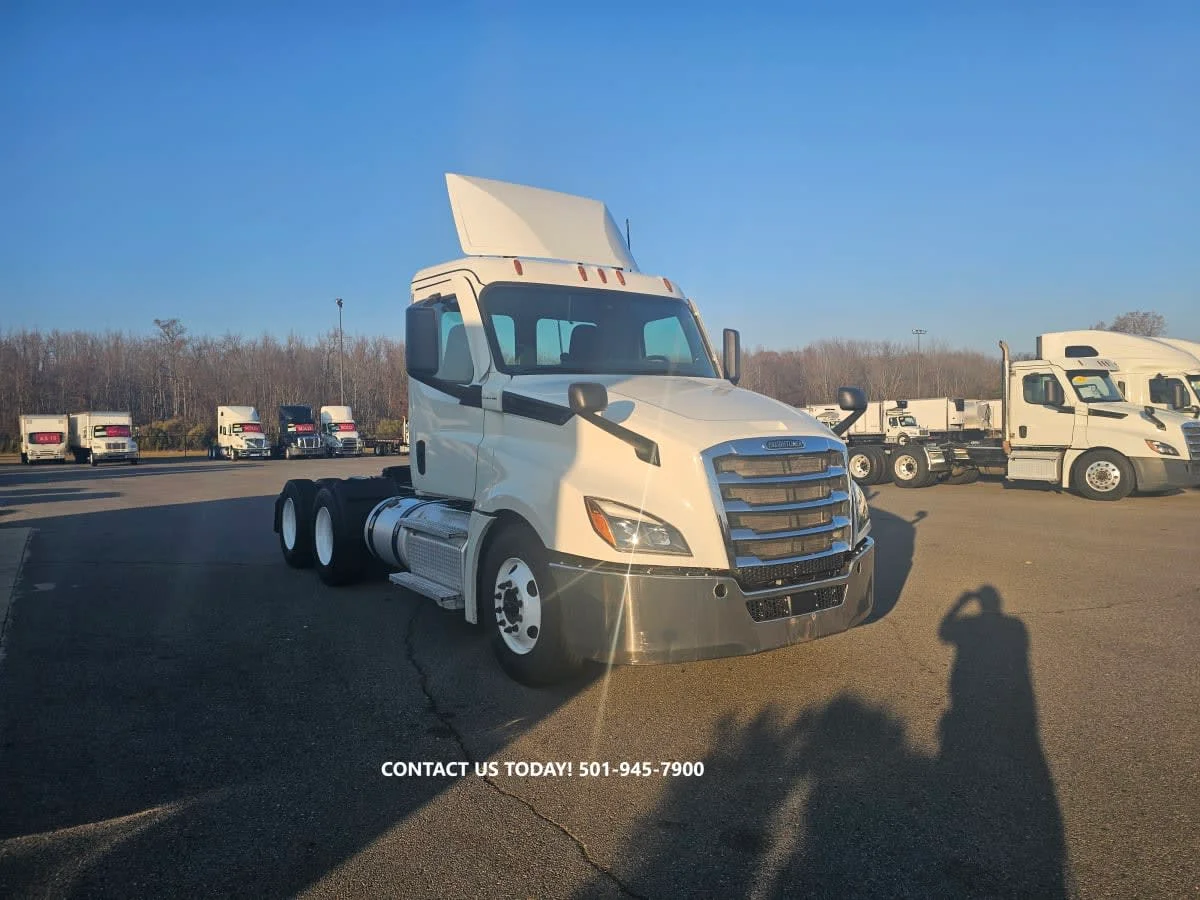 2021 Freightliner Cascadia in North Little Rock, AR — photo 3