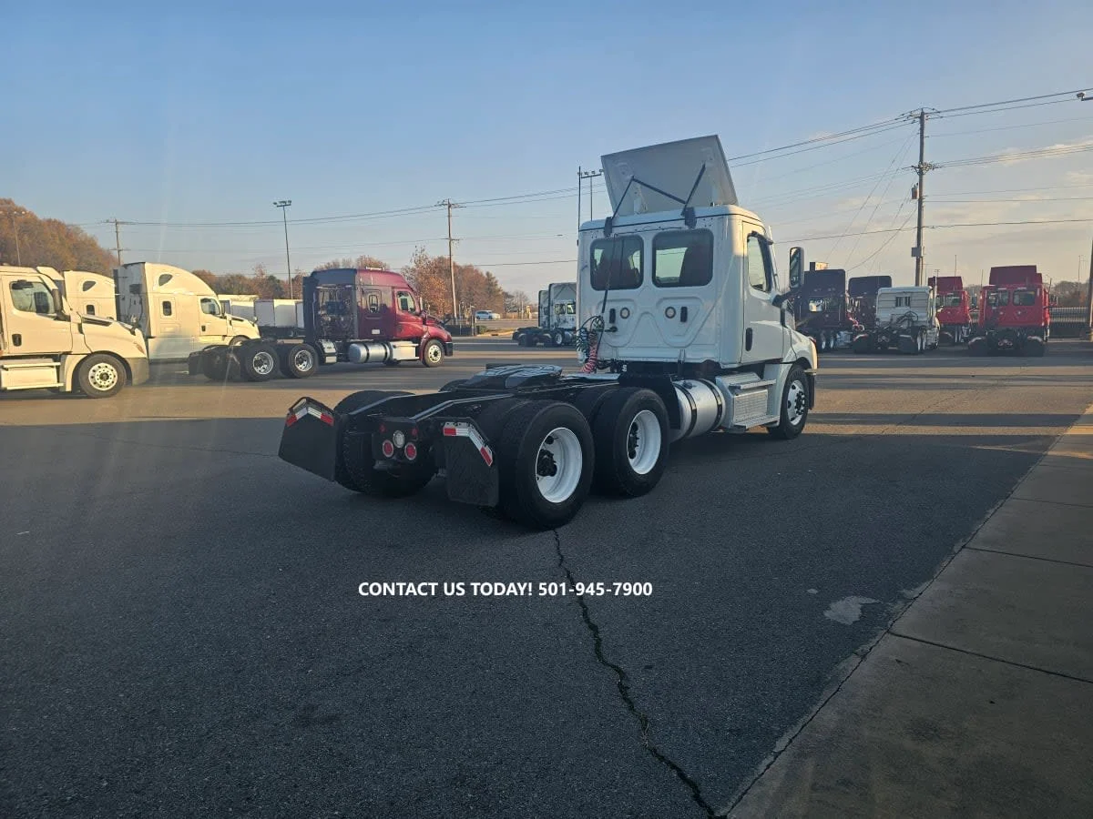 2021 Freightliner Cascadia in North Little Rock, AR — photo 4