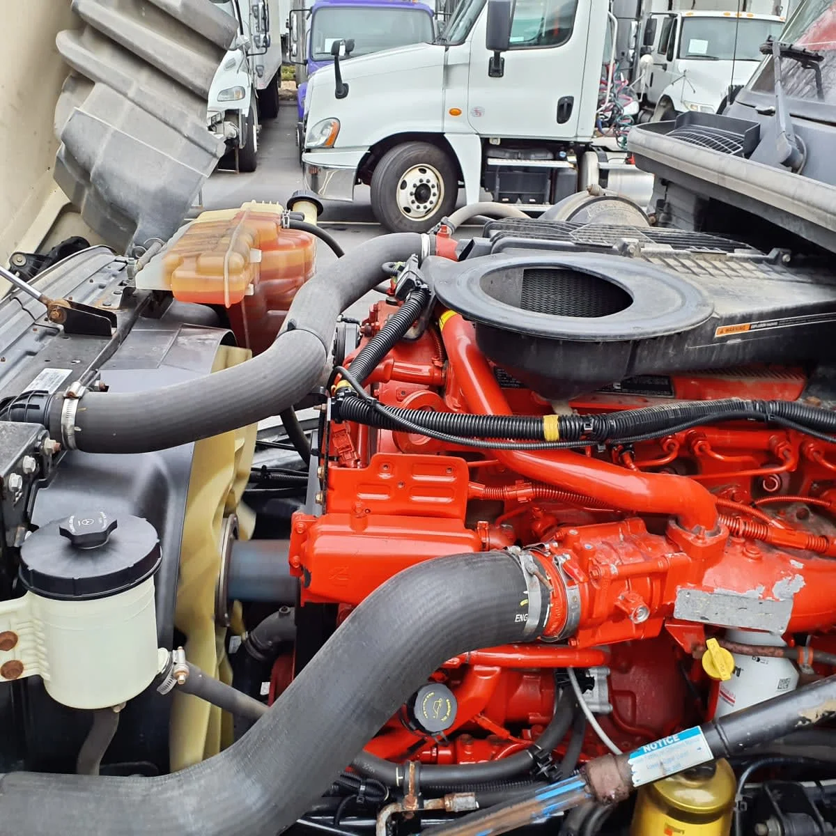 2020 International LT - image 9