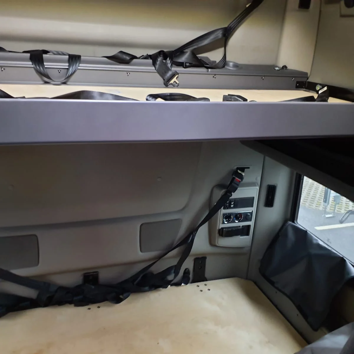 2020 International LT - image 8