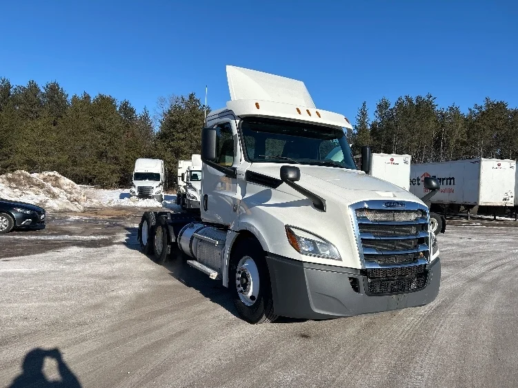 2019 Freightliner Cascadia in Brooklyn Park, MN