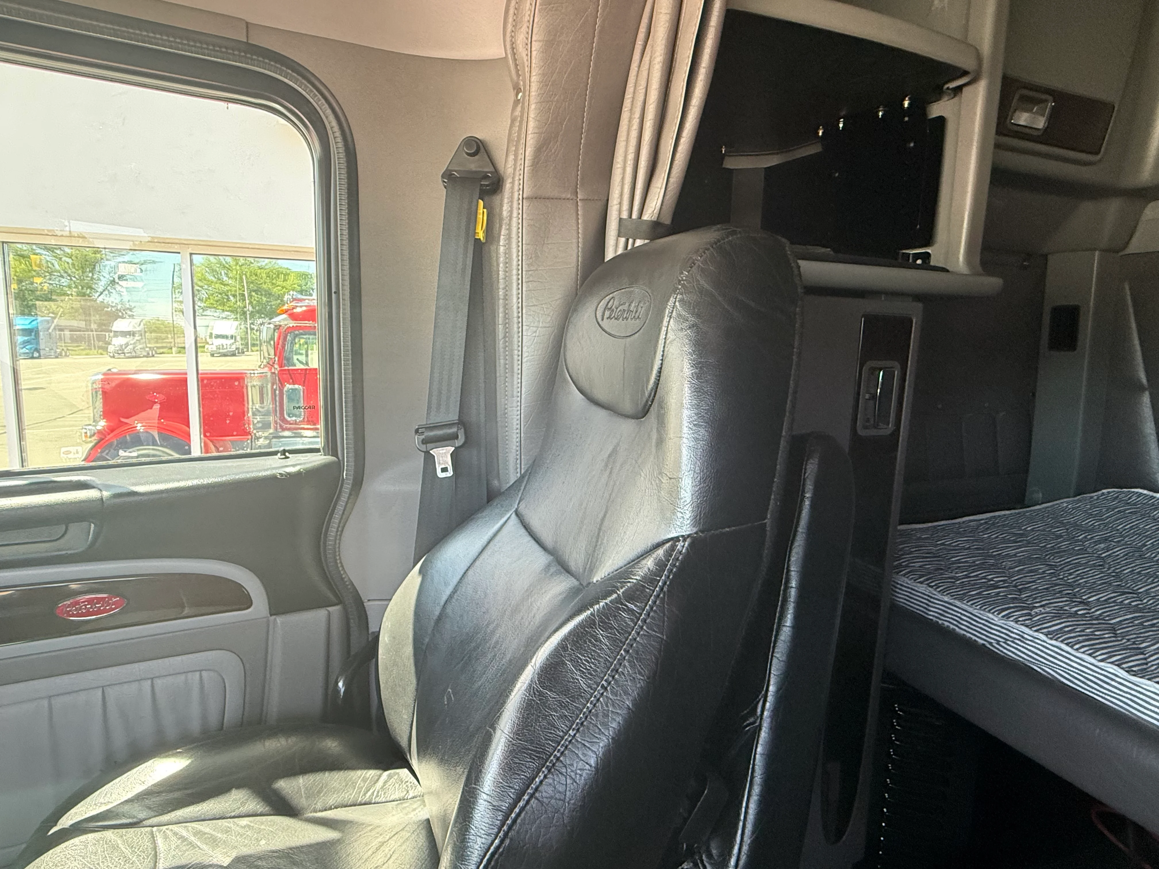 2023 Peterbilt 389 in Louisville, KY — photo 11