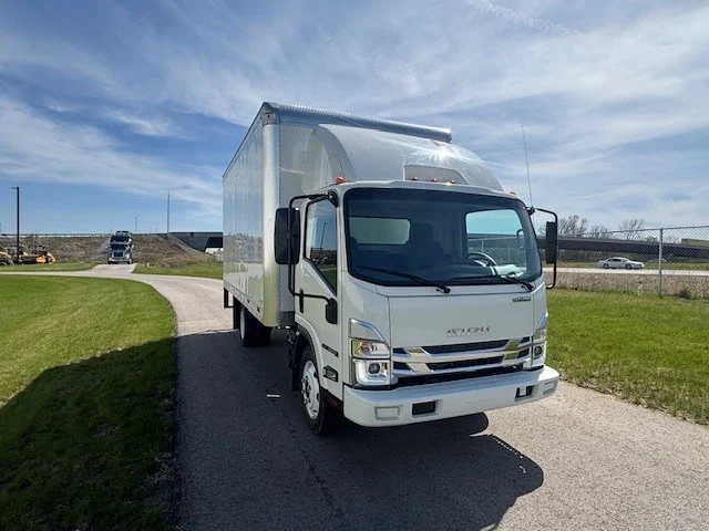 2025 Isuzu NRR in Ankeny, IA — photo 9