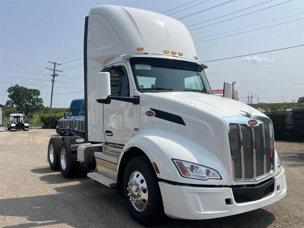 2027 Peterbilt 579 in South St. Paul, MN — photo 3
