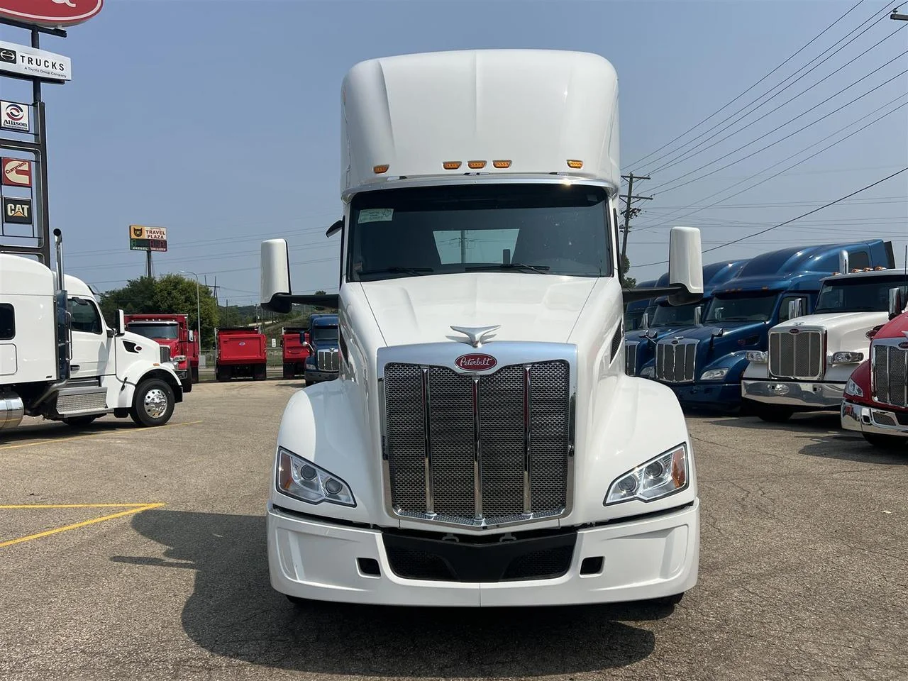 2027 Peterbilt 579 in South St. Paul, MN — photo 2