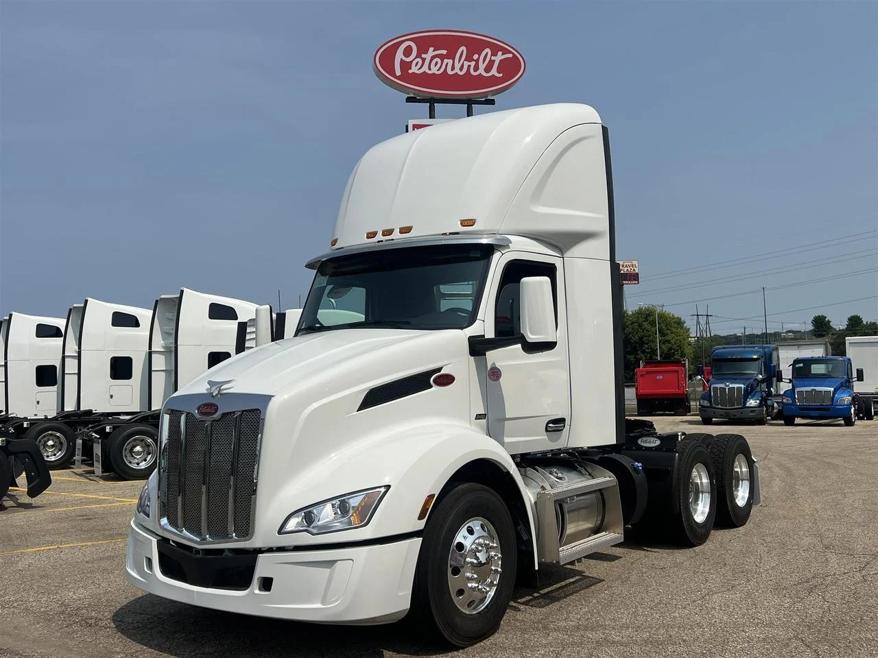 2027 Peterbilt 579 in South St. Paul, MN — photo 12