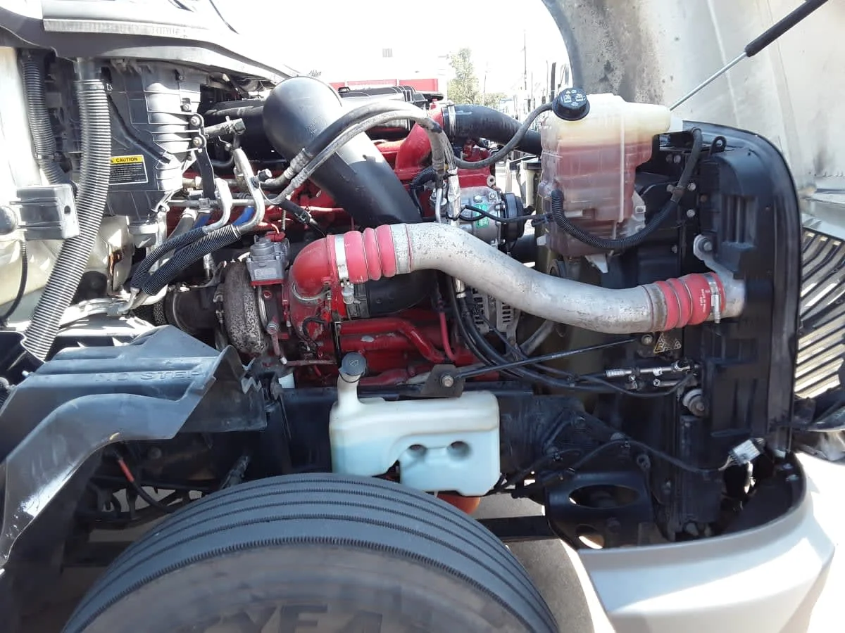 2020 International LT - image 10