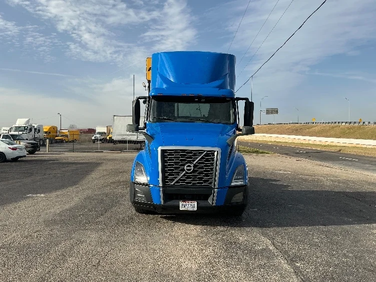2021 Volvo VNL 300 - image 2