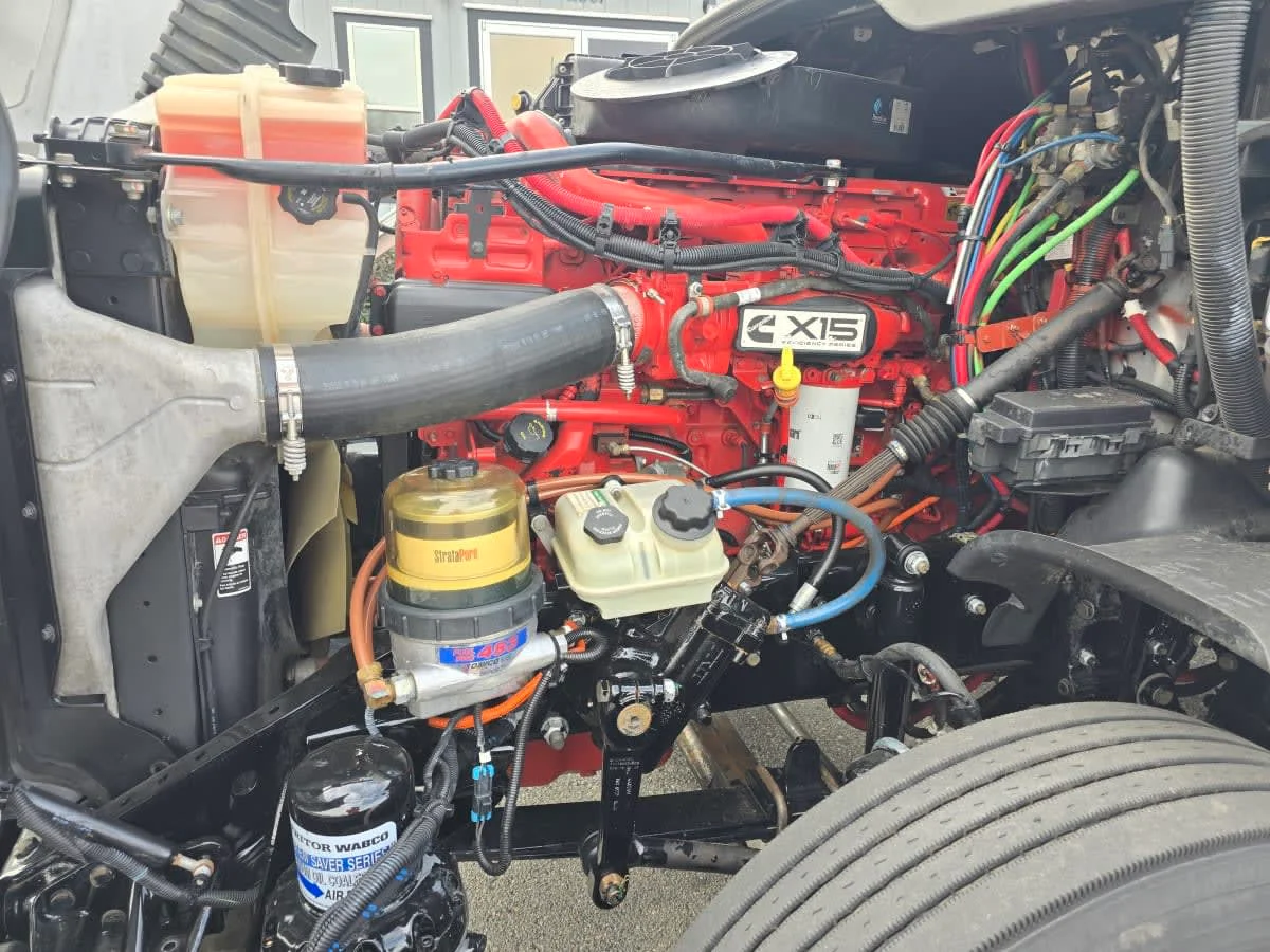 2019 Freightliner Cascadia - image 8