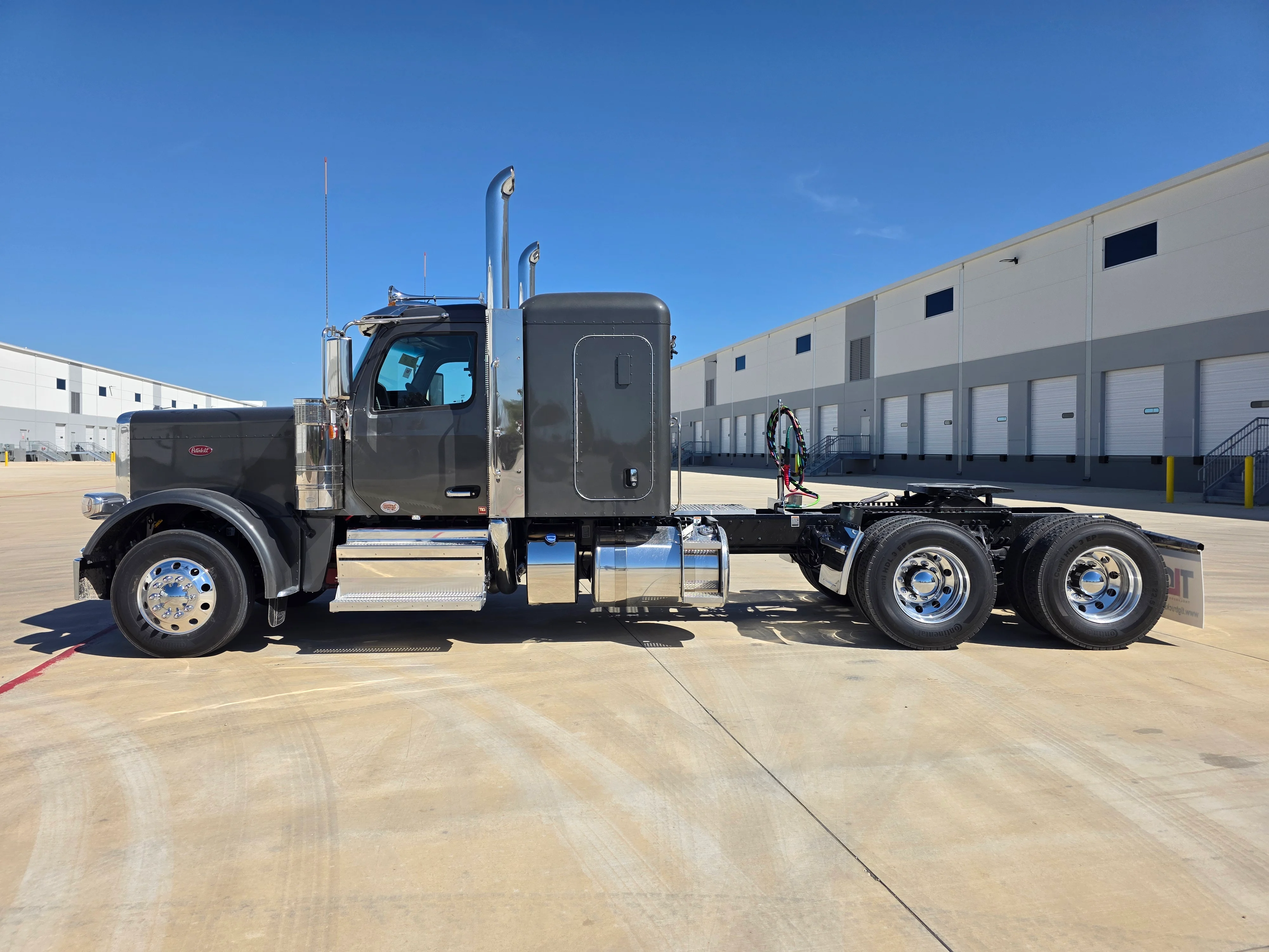 2027 Peterbilt 589 in Fort Smith, AR — photo 2