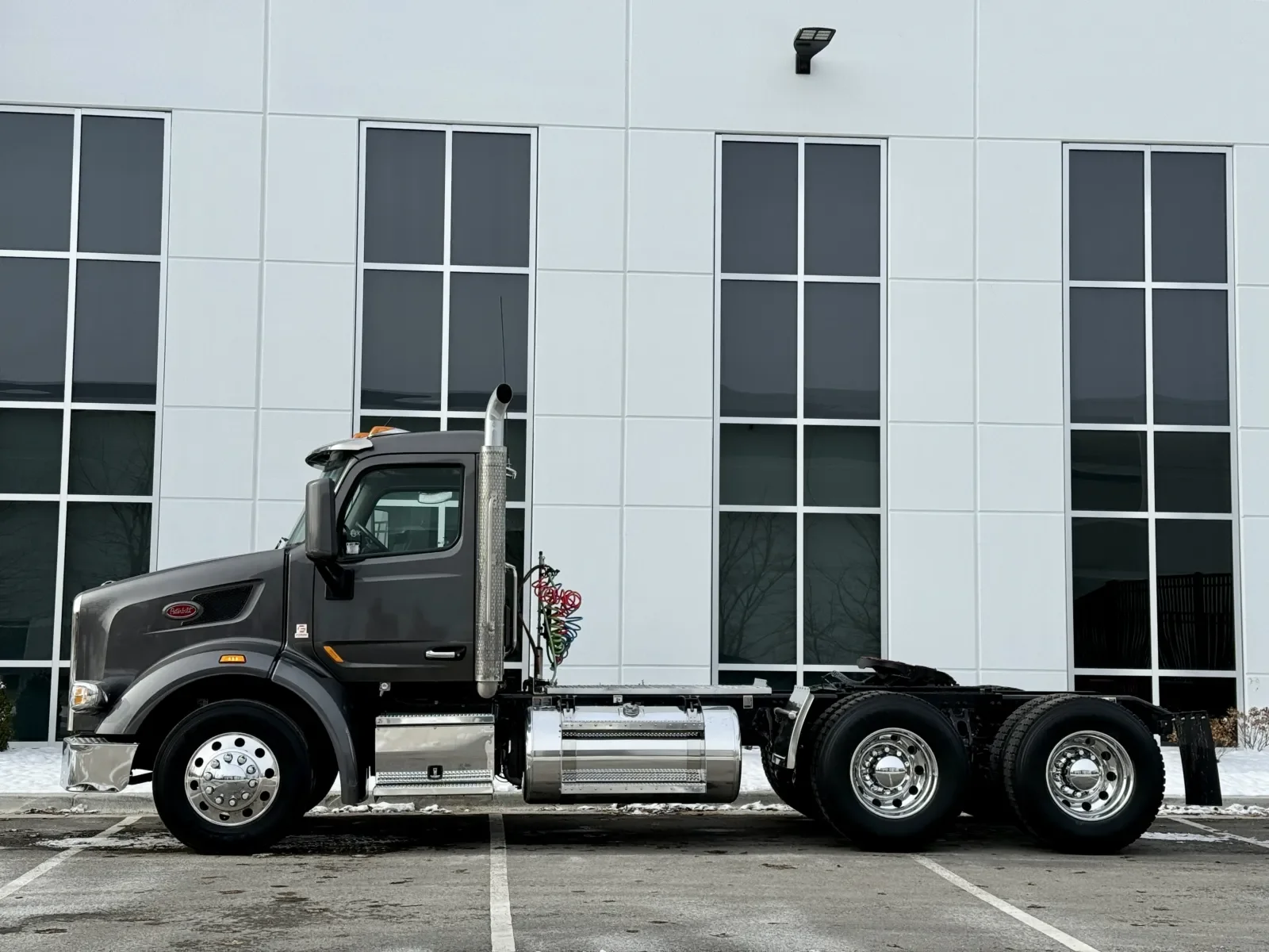 2022 Peterbilt 567 in New Lenox, IL — photo 4