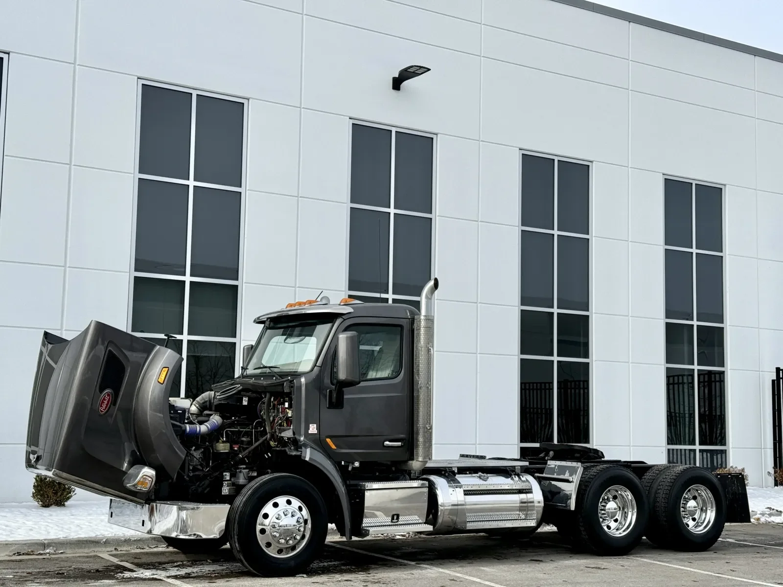 2022 Peterbilt 567 in New Lenox, IL — photo 10