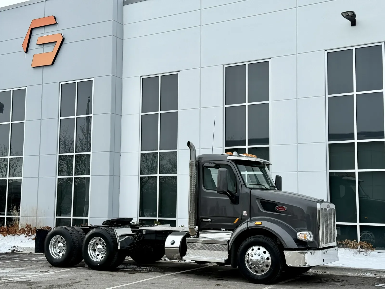 2022 Peterbilt 567 in New Lenox, IL — photo 2