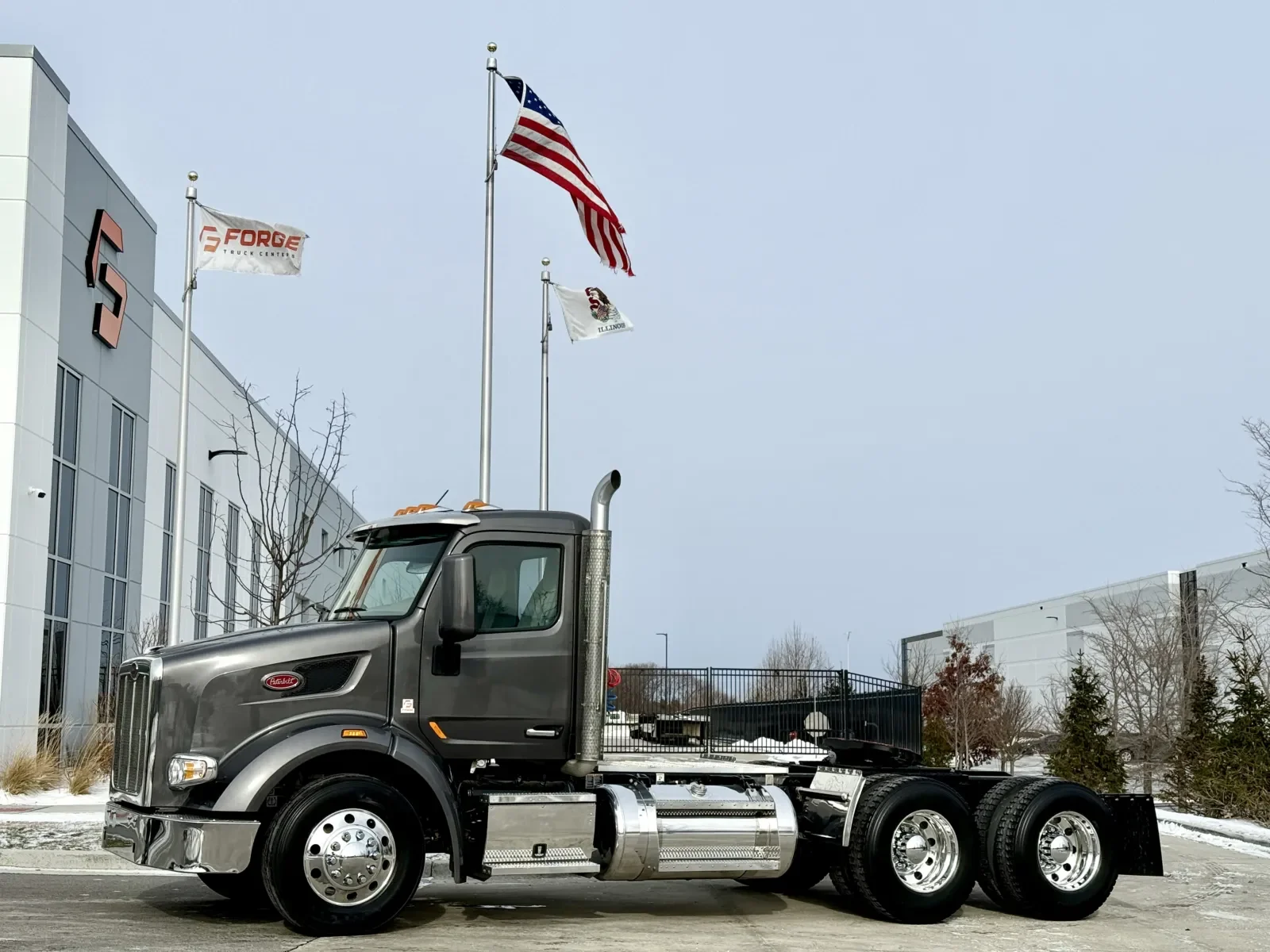 2022 Peterbilt 567 in New Lenox, IL