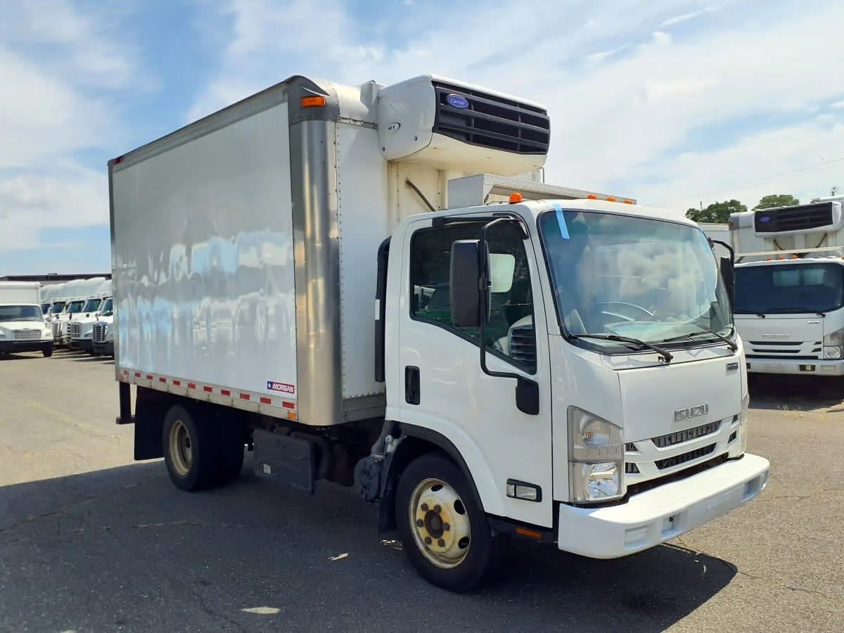 2019 Isuzu NRR - image 3