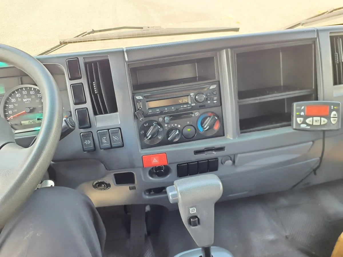 2019 Isuzu NRR - image 8