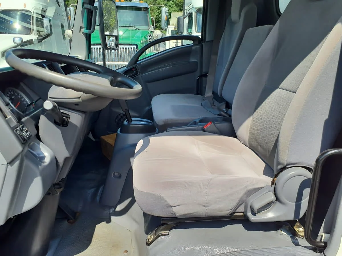 2019 Isuzu NRR - image 9