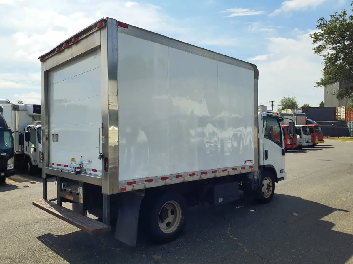 2019 Isuzu NRR - image 4