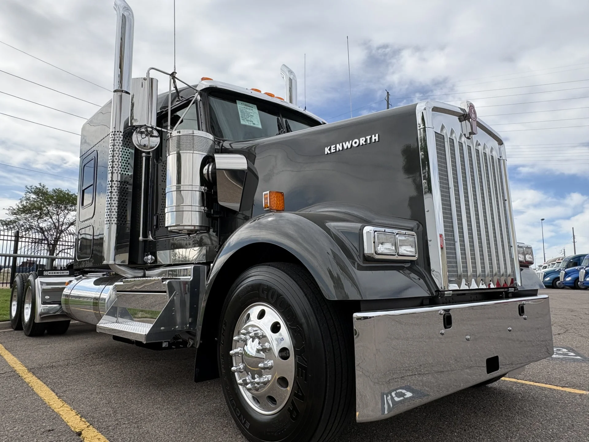 2027 Kenworth W900