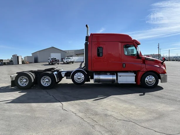 2021 Freightliner Cascadia in Jerome, ID — photo 6