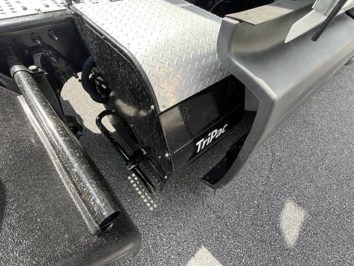 2022 International LT — photo 8