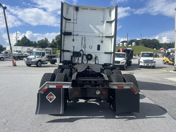 2022 International LT — photo 6