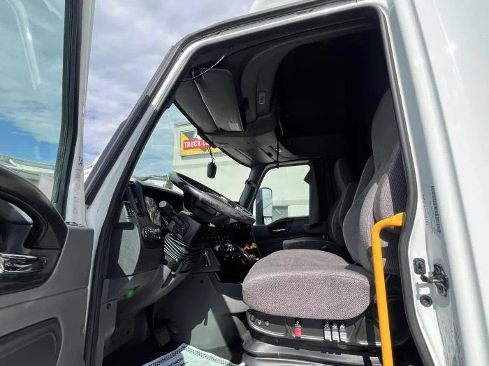 2022 International LT — photo 13