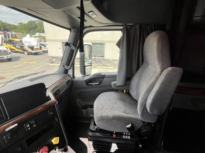 2022 International LT — photo 16